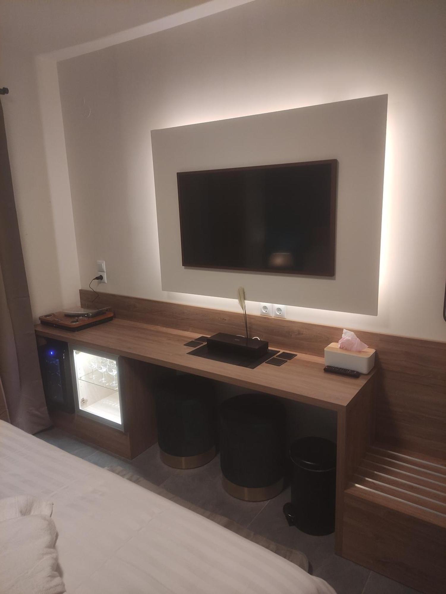 Iqoqo Hotels - Luxury Suites อิโออันนินา ภายนอก รูปภาพ